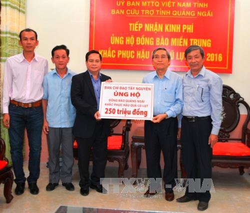  Ban chỉ đạo Tây Nguyên trao tiền hỗ trợ cho đồng bào vùng lũ Quảng Ngãi ảnh 1